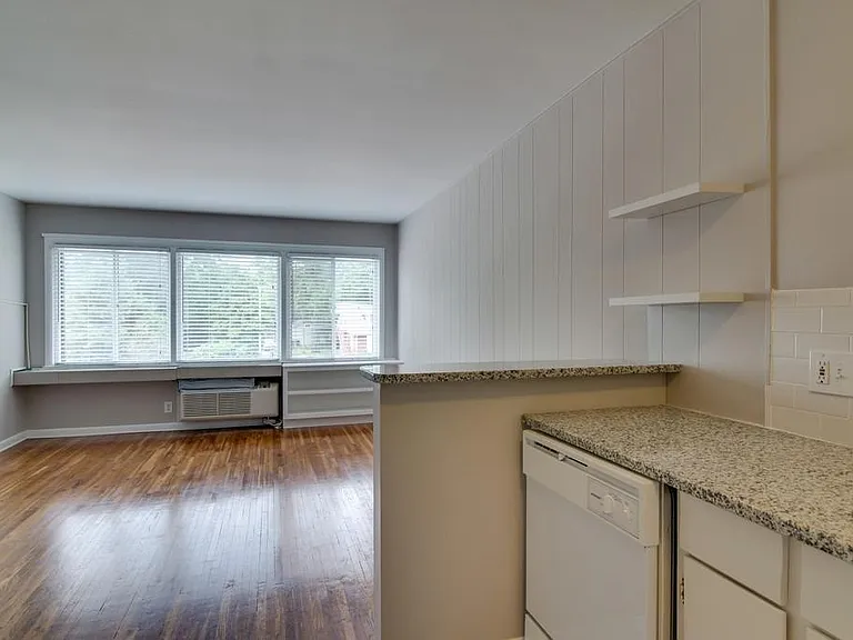 2020 Beech Ave #C19 — Photo 4