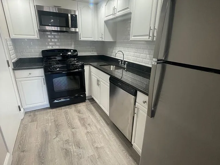 Pondsview Apartments — Photo 136