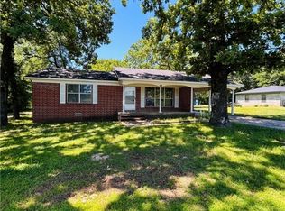 1305 Bugscuffle Rd, Lavaca, AR 72941