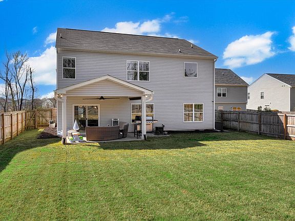 5th image of 671 Bellflower Ln
