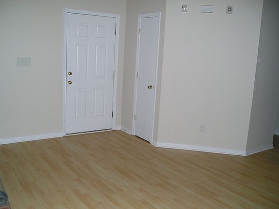 New Hardwood Laminant throughout