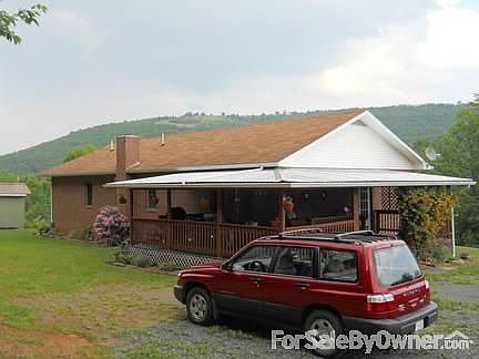 WINTER TIME FRONT VIEW OF THE HOUSE