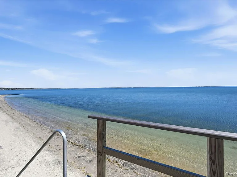 8908 Peconic Bay Blvd — Photo 20