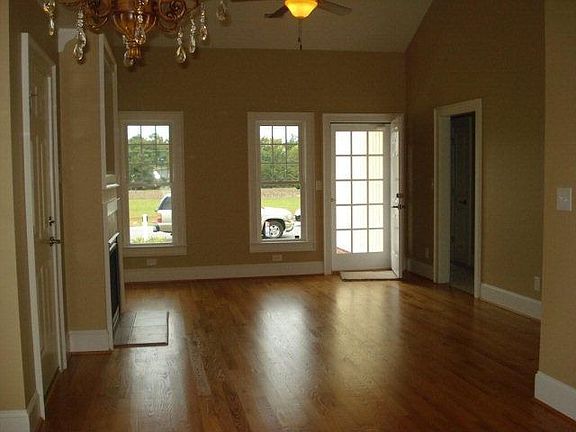 5th image of 127 Beth Eden Ct
