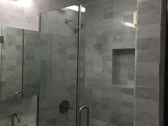 3rd image of 322 E 59th St APT 1A