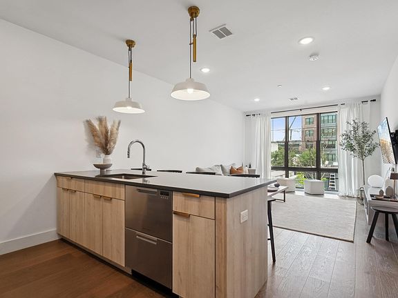 5th image of 386 5th St #202