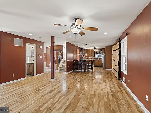 4th image of 329 Maple Rd