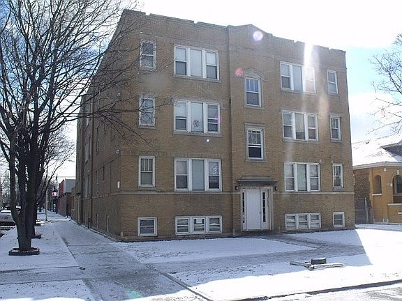 3rd image of 5617 W Wellington Ave #1