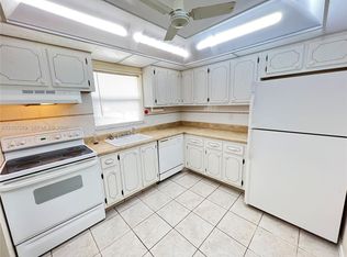 403 SW Natura Ave APT F, Deerfield Beach, FL 33441