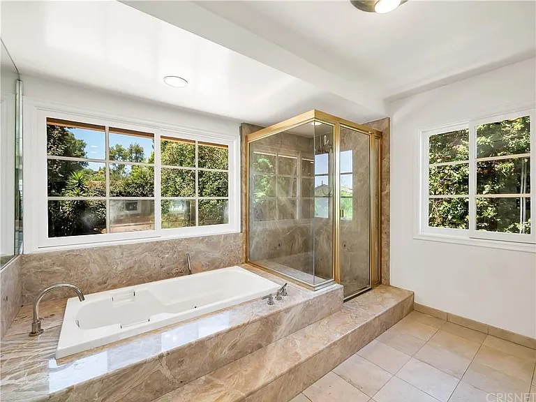 16545 Park Lane Cir — Photo 29