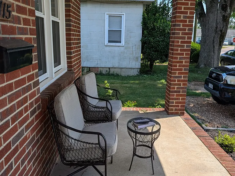 1715 Wakefield Ave — Photo 3