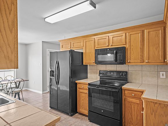 2nd image of 35038 Napoleon Dr