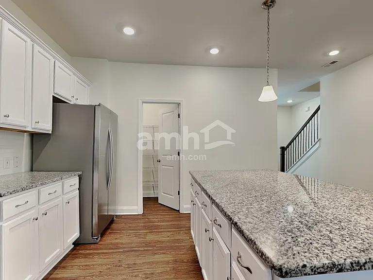 119 Hamilton Park Dr — Photo 3