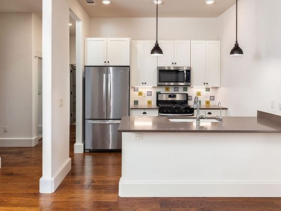 5th image of 1740 Arcadian Ave #104