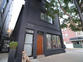933 N Ashland Ave