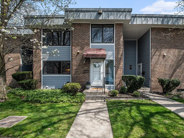 2420 E Collier Ave SE, Kentwood, MI 49546