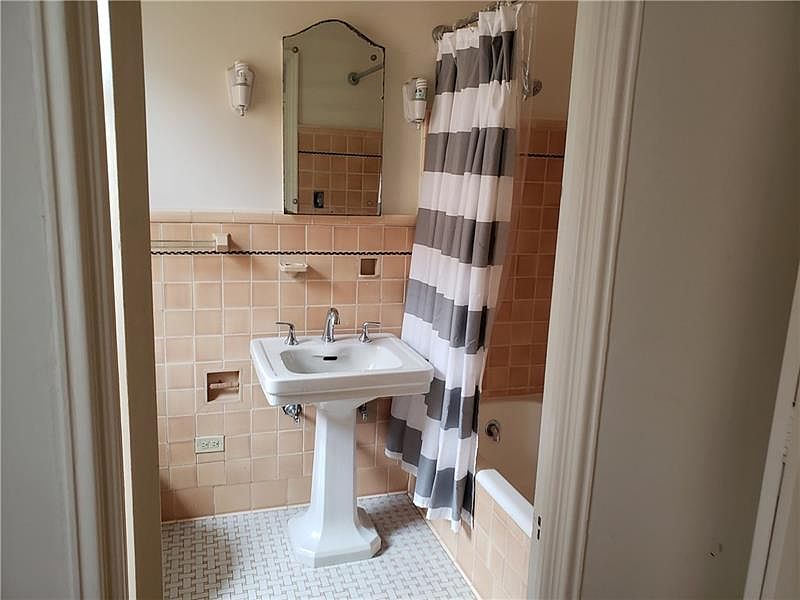 2nd image of 166 N Dithridge St APT 5J