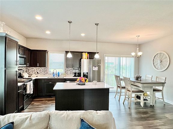 3rd image of 16623 Oakwood Dr