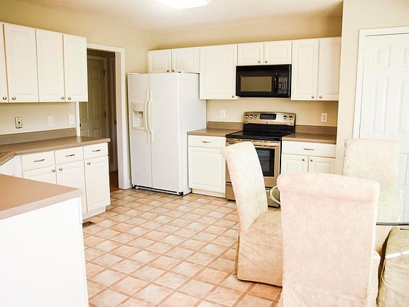 3rd image of 3304 Franklin Creek Ln