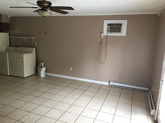 3rd image of 100 Bell Ln