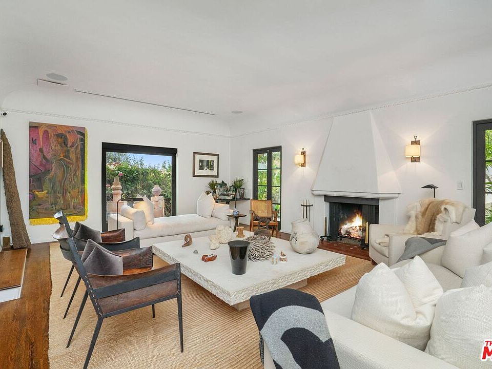 7939 Hillside Ave, Los Angeles, CA 90046 | MLS #26714339 | Zillow