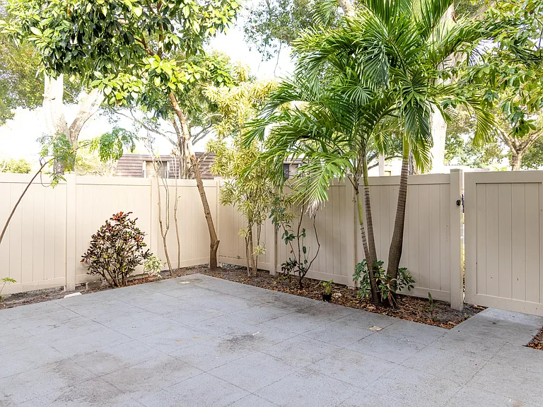 7406 74th Way — Photo 8