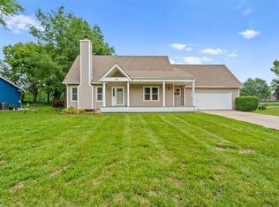 412 Linden Pl, Raymore, MO 64083