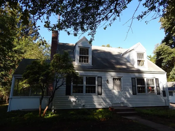 24 Moorland St, Amherst, MA 01002