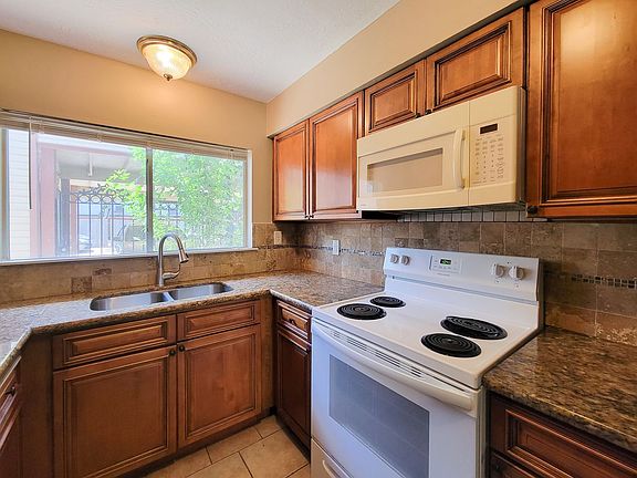 3rd image of 1843 Sherwood Forest St