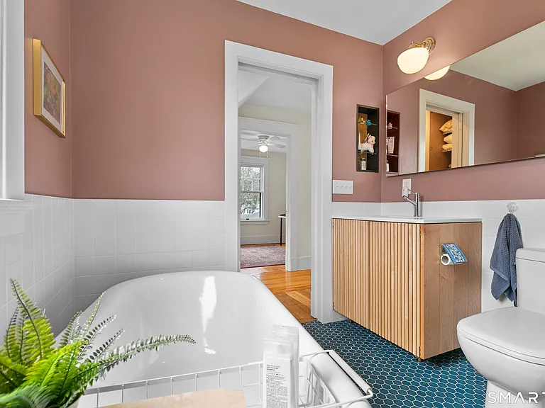 53 Turner Ave — Photo 34