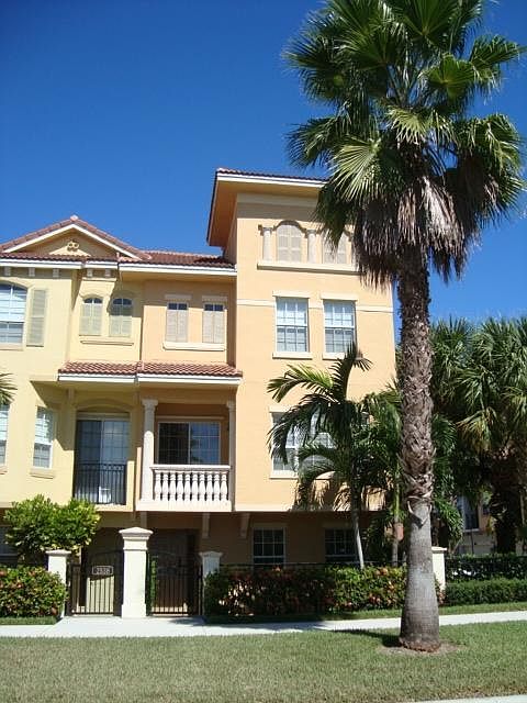 1st image of 2536 Gardens Pkwy