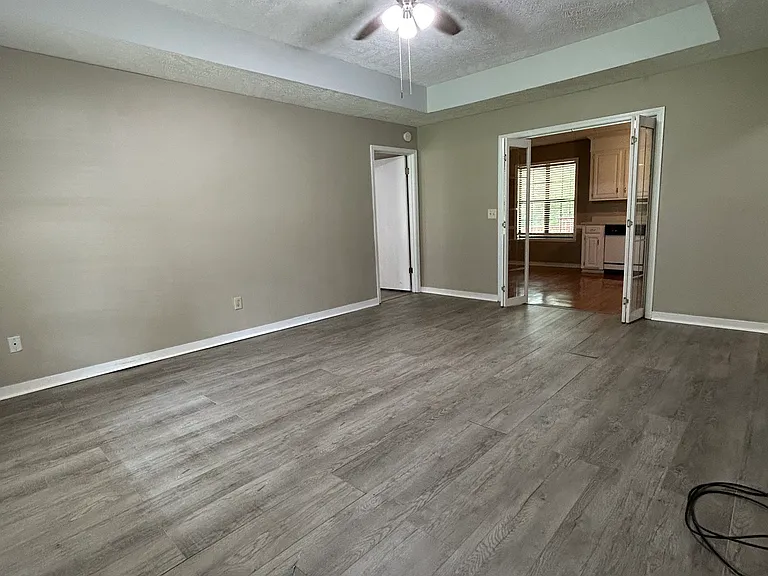 125 Oakwood Dr — Photo 3