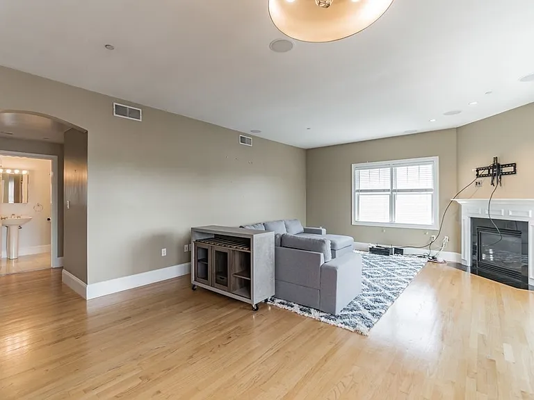 29 Vinton St #7 — Photo 5