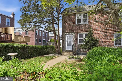 271 W Wyncliffe Ave Photo 1