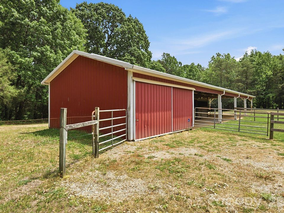 37th image of 855 Edmiston Rd