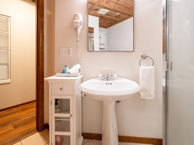 110 N Harbor Dr #104 — Photo 6