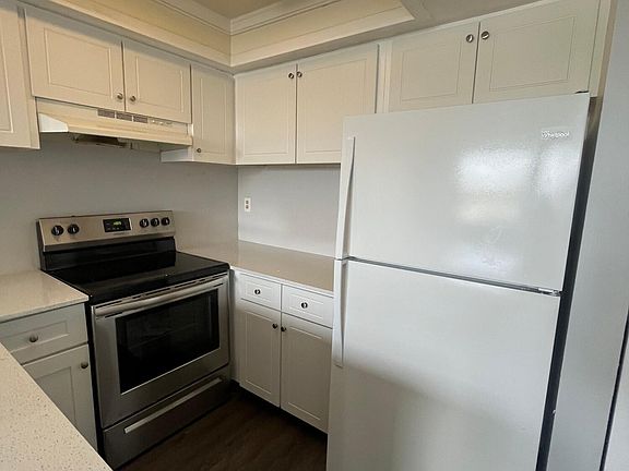 2nd image of 728 Executive Center Dr APT 21