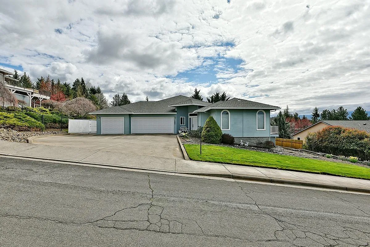 1552 Upland Pl photo 1