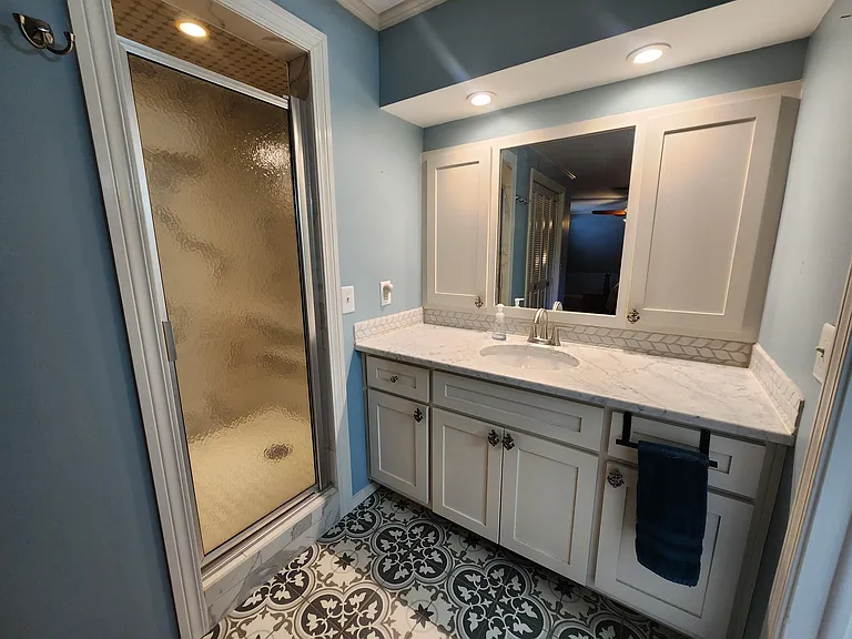 425 E Seneca St — Photo 47