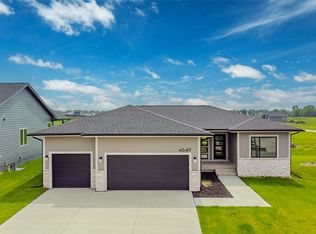 4649 177th St, Urbandale, IA 50323