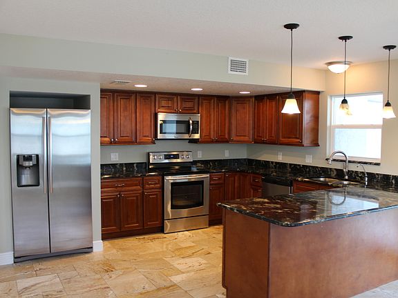 4th image of 421 Dove Ln #110