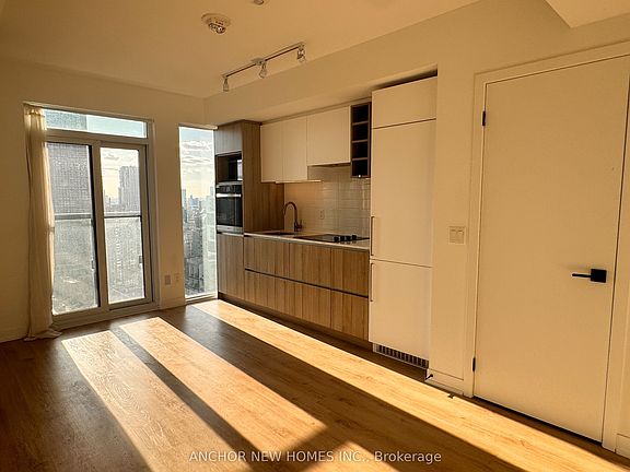 5th image of 319 Jarvis St #3903