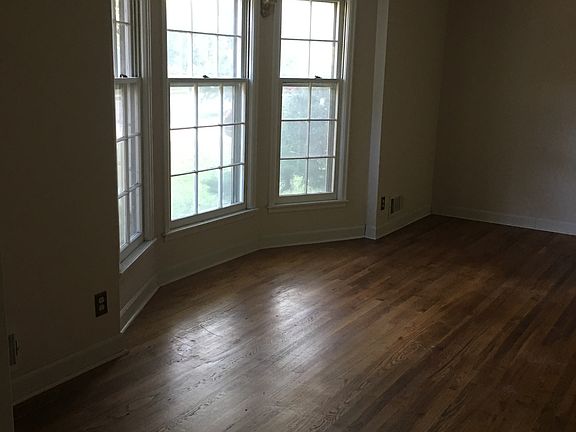 3rd image of 10822 W 91st St