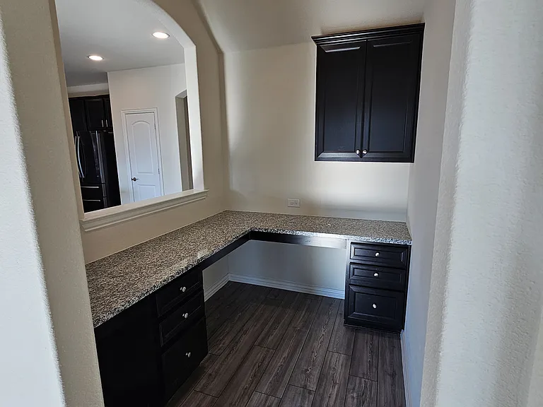 2038 Celebration Ln — Photo 4