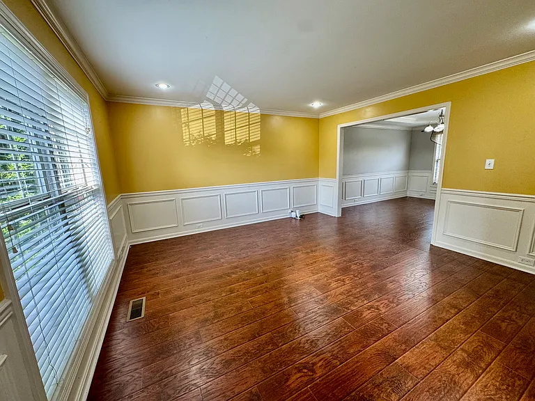 10916 Collington Dr — Photo 8