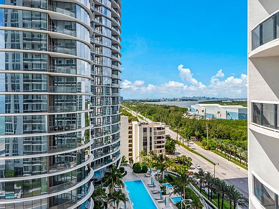 4th image of 15811 Collins Ave APT 1207