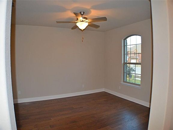 3rd image of 4409 Lone Elm St