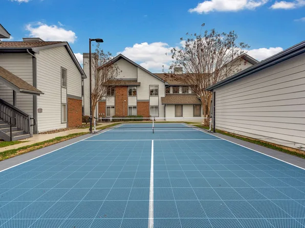 Vivo Living Charlotte (Tryon), 8503 N Tryon St #223, Charlotte, NC 28262