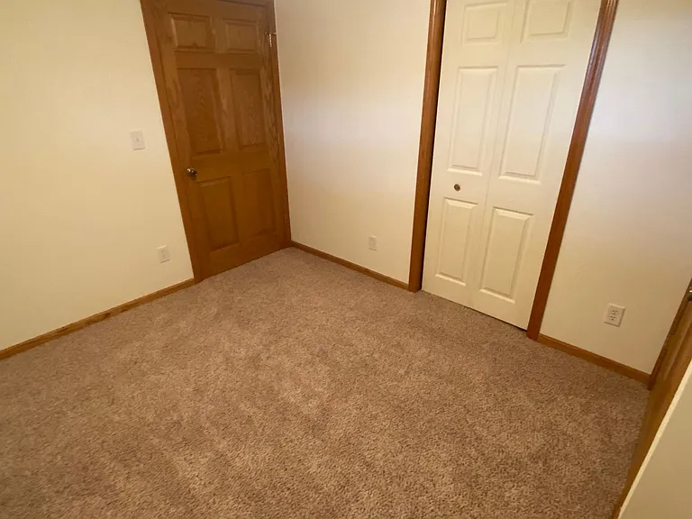 914 Chicago Ave — Photo 17