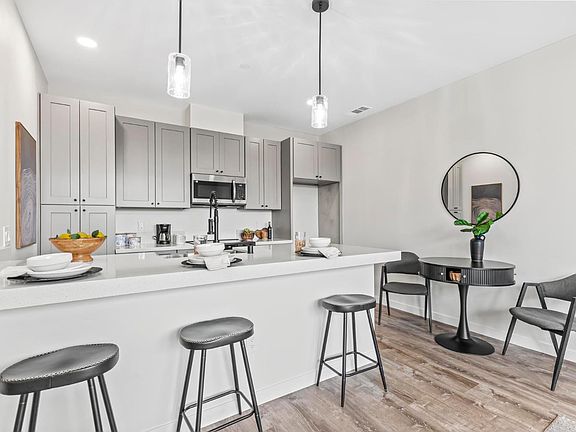 5th image of 183 Park Cir